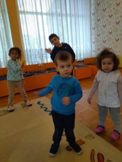 Утринна гимнастика 2021 г и най-малките - ДГ Пинокио - Хисаря