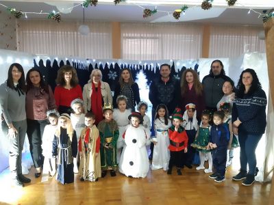 Весела Коледа и щастлива Нова година от ДГ"Пинокио" 16.12.2021г. - ДГ Пинокио - Хисаря